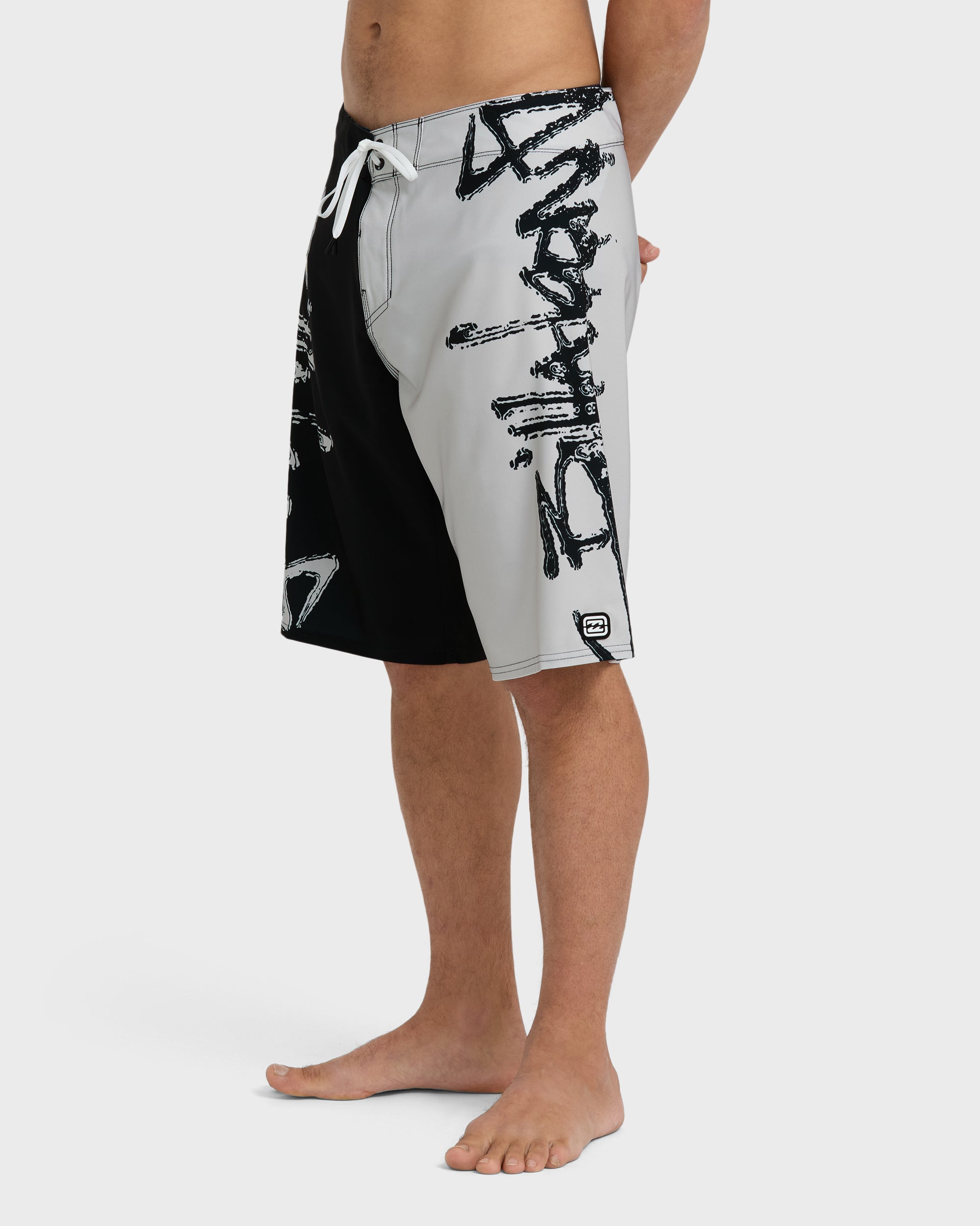 Inverted Pro 22 Boardshorts - Black/White - Image 5